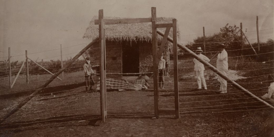 Barak isolasi wabah di Songgoriti Malang. Foto: dokumen dari Syefri Luwis, penulis buku “Epidemi Penyakit Pes di Malang