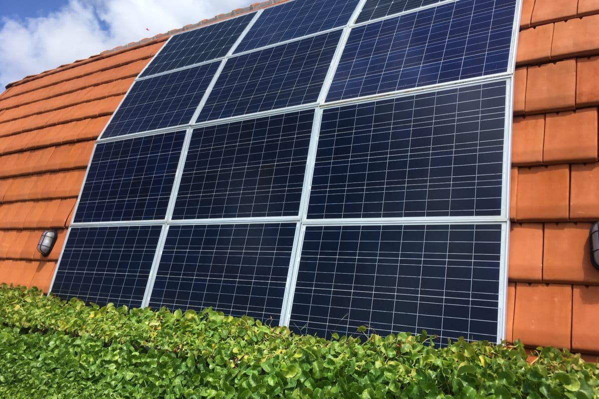 Surya atap di rumah Dayu. Foto: Richaldo H/ Mongabay Indonesia