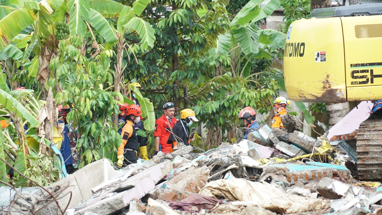 Reruntuhan bangunan di gempa Sulbar. Foto: BNPB