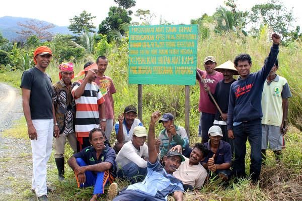 Plang Masyaakat adat Sawai. Foto: AMAN Malut