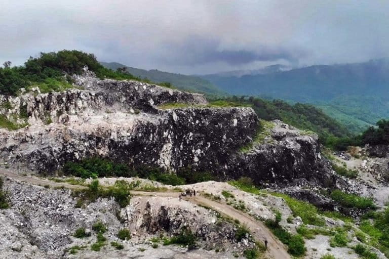 Wilayah bekas tambang mangan di wilayah Lingko Neni, Kampung Lengko Lolok, Desa Satar Punda, Kabupaten Manggarai Timur,NTT yang ditinggalkan perusahaan. Foto : Ebed de Rosary/Mongabay Indonesia.