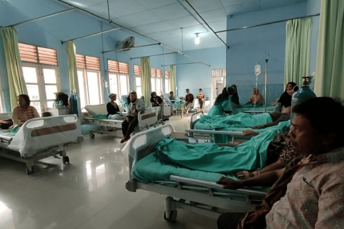 Puluhan orang dilarikan ke rumah sakit karena keracunan gas dan lima orang meninggal dunia. Foto: Ayat S Karokaro/ Mongabay Indonesia