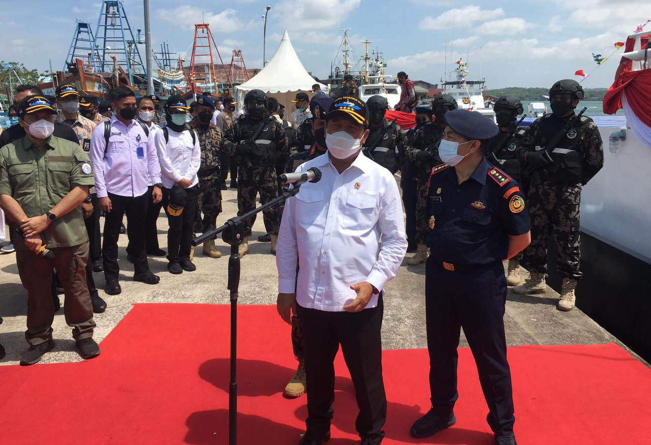 Menteri-KKP-Trenggono-menegaskan-kapal-tidak-hanya-mengawasi-kapal-asing-yang-melaut-di-laut-Natuna-tetapi-juga-mengawasi-kapal-dalam-negeri-melaut-tidak-sesuai-aturan.Yogi_.jpg March 16, 2021
