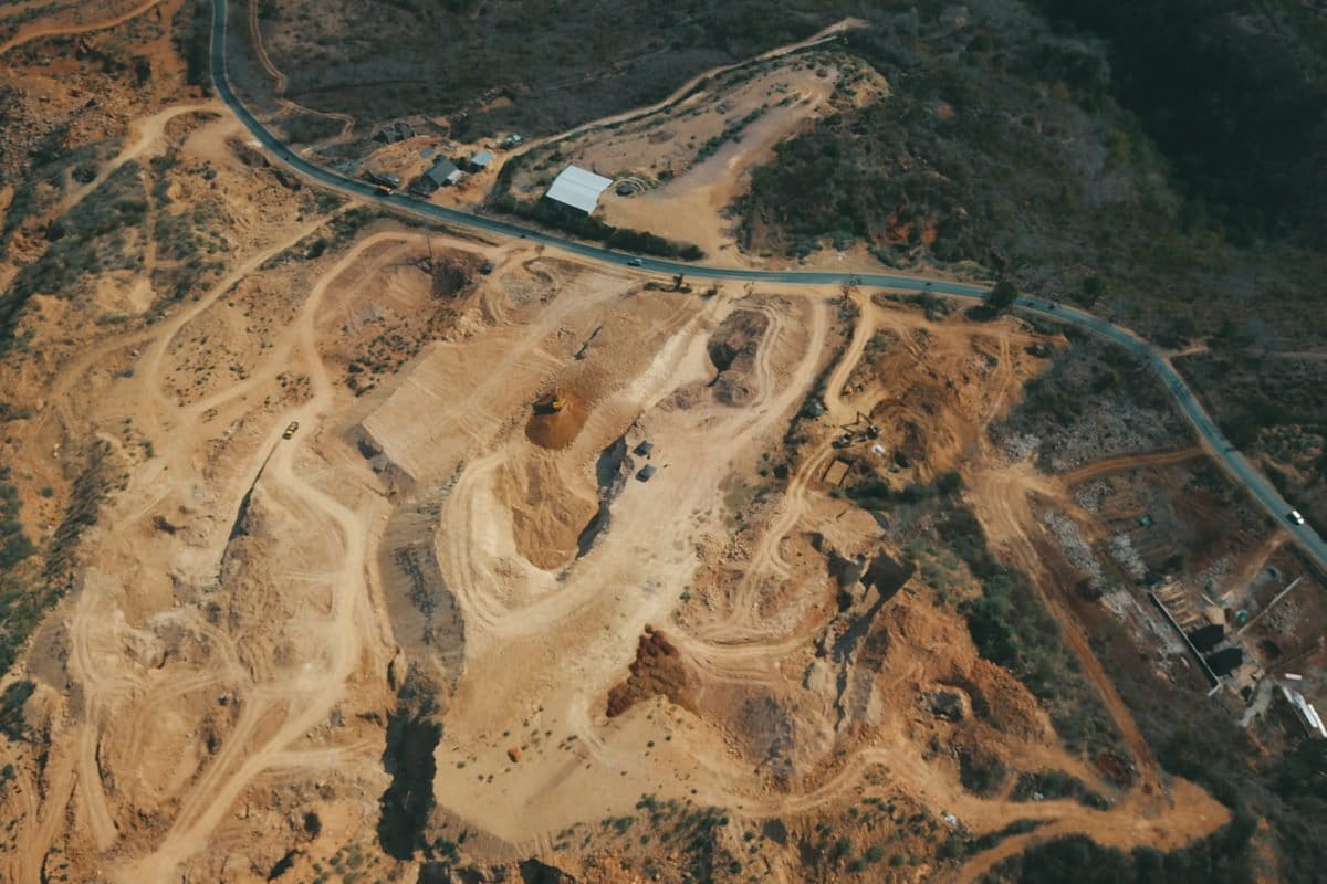 Bukit dan hutan di Lombok dan Sumbawa, berubah peruntukan jadi berbagai hal seperti kebun jagung maupun tambang emas. Fathul Rakhman/Mongabay Indonesia