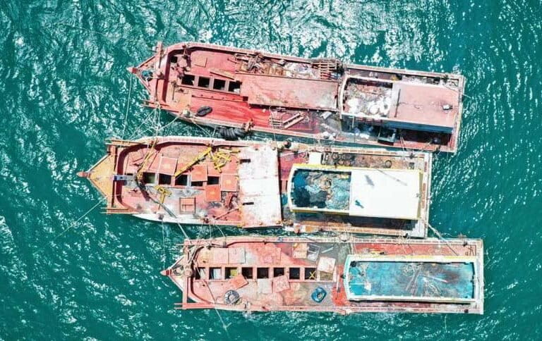 Foto-udara-tiga-kapal-asing-pencuri-ikan-di-tenggelamkan-di-Perairan-Batam-Provinsi-Kepri.-Kapal-ditenggelamkan-setelah-berkeputusan-tetap.-Humas-KKP.jpg