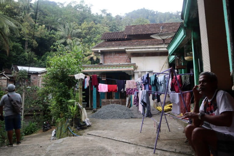 Pemukiman warga yang bakal terdampak kalau rambang emas sampai beroperasi di Trenggalek. Foto: widya andriana 