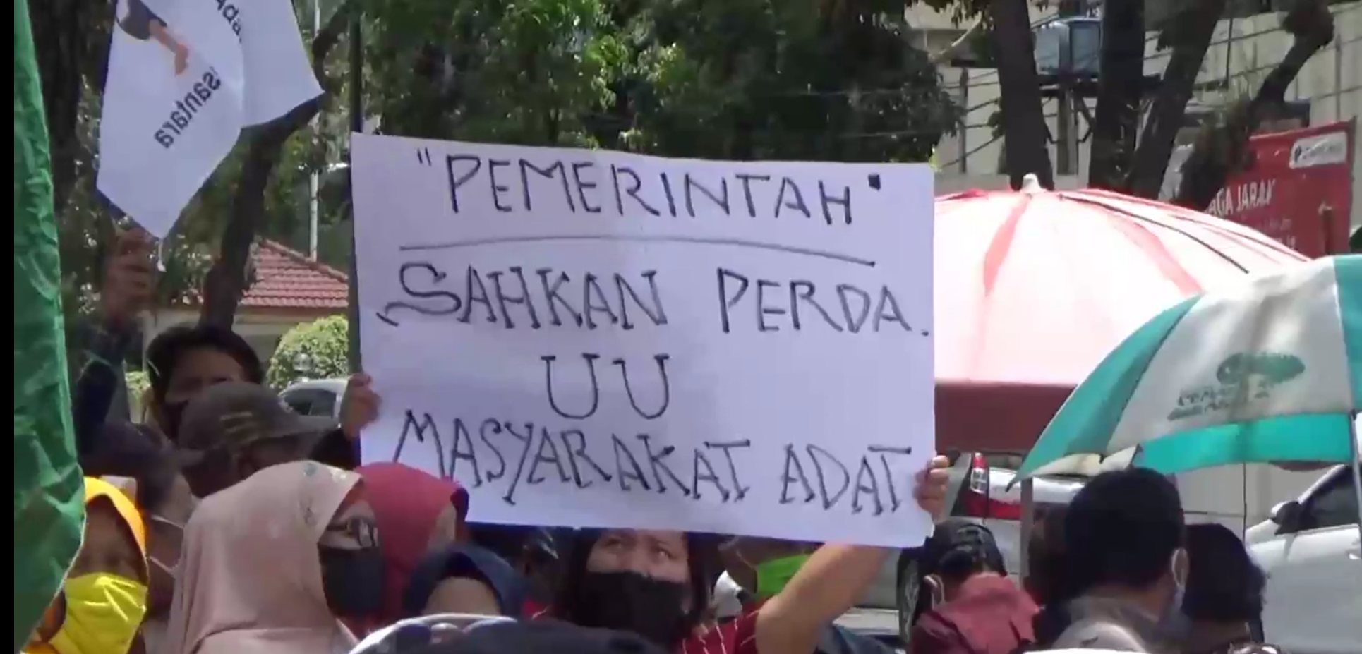 Berbagai kalangan organisasi masyarakat sipil di Sumatera Utara, mendesak pengesagan RUU Masyarakat Adat dan Perda Masyarakat Adat di Sumut. Foto: Ayat S Karokaro/ Mongabay Indonesia