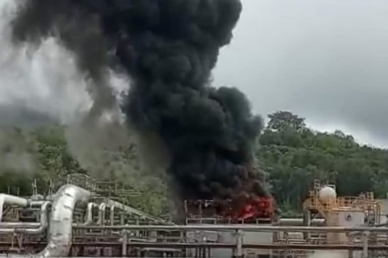 Pembangkit panas bumi Sorik Marapi, saat terbakar.