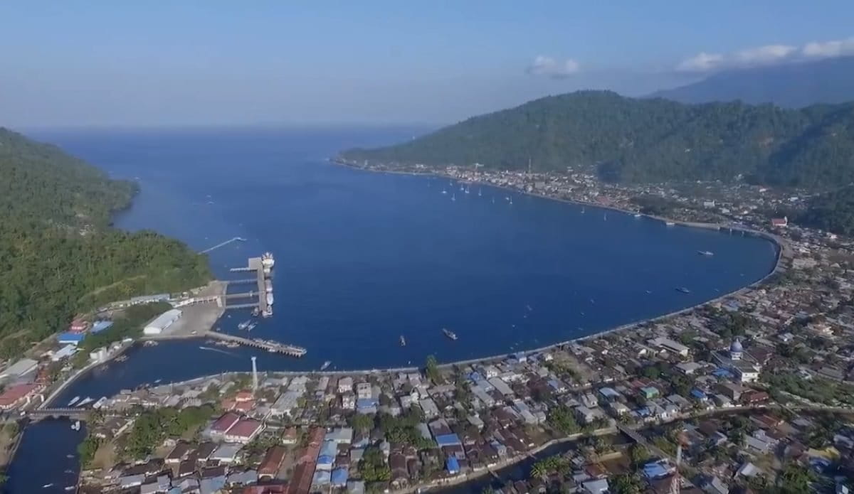 Pulau Sangihe, pulau kecil nan indah yang terancam tambang emas. Foto: Wikipedia/ https://www.ppid.sangihekab.go.id/images/kantorgub