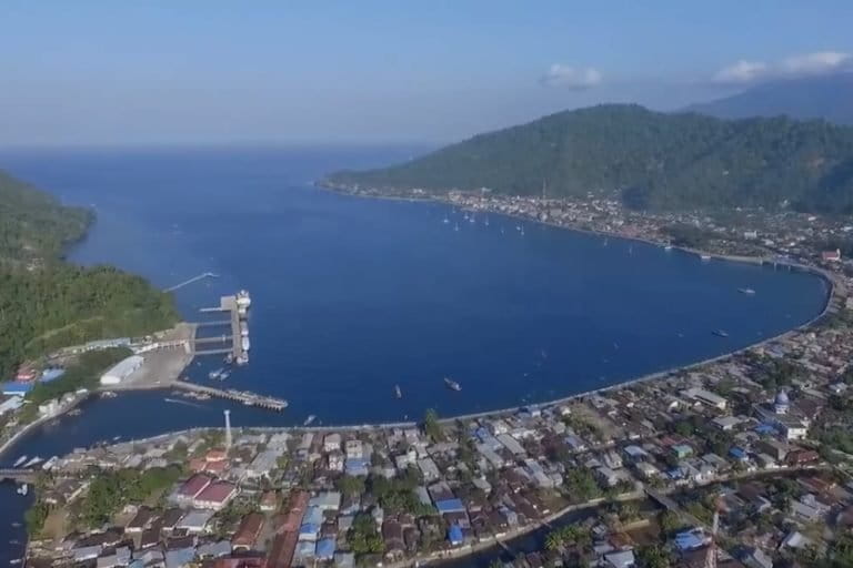 Pulau Sangihe, pulau kecil nan indah yang terancam tambang emas. Foto: Wikipedia/ https://www.ppid.sangihekab.go.id/images/kantorgub