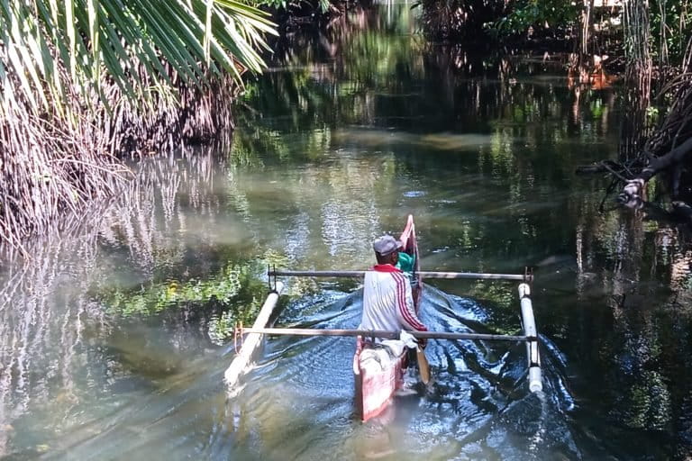 Nelayan jadikan Sungai Banyo Sau, sebagai jalur transportasi saat mau mencari ikan. Foto: Mahmud Ichi/ Mongabay Indonesia