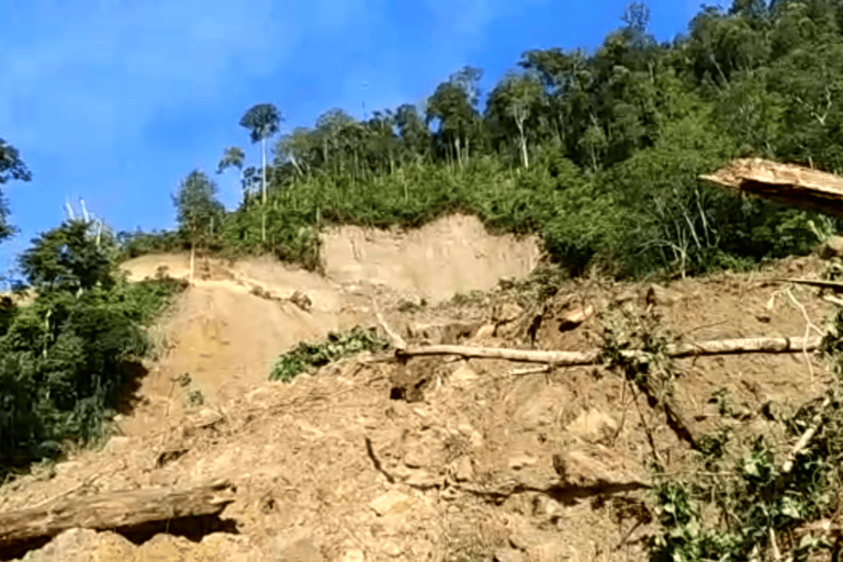 Longsor terjadi di area proyek PLTA BAtang Toru. Foto: Ayat S Karokaro/ Mongabay Indonesia