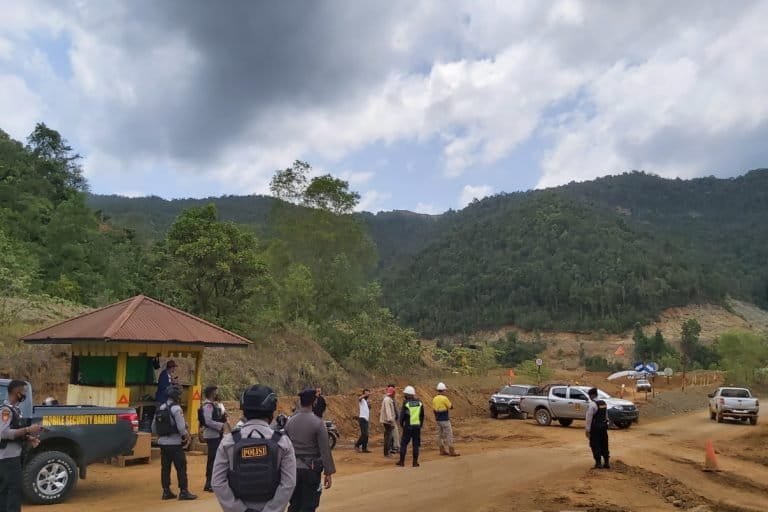 Pesisir Teluk Buli tercemar operasi tambang nikel PT Antam. Foto: dokumen warga