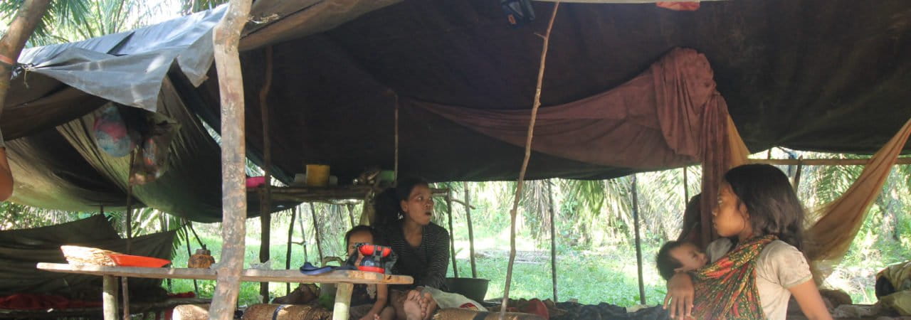 Orang Rimba di Merangin, yang hidup di sudung di antara kebun sawit. Foto: ELviza Diana/ Mongabay Indonesia