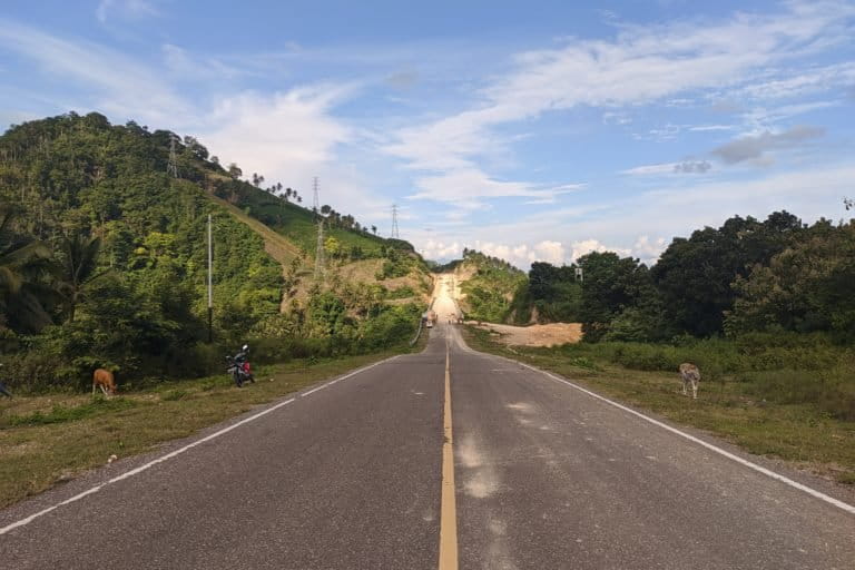 Jalan lingkar Gorontalo. Foto: Sarjan Lahay/ Mongabay Indonesia
