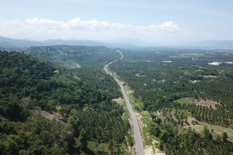 Jalan lingkar Gorontalo, bermasalah sejak awal. Foto: Sarjan Lahay/ Mongabay Indonesia