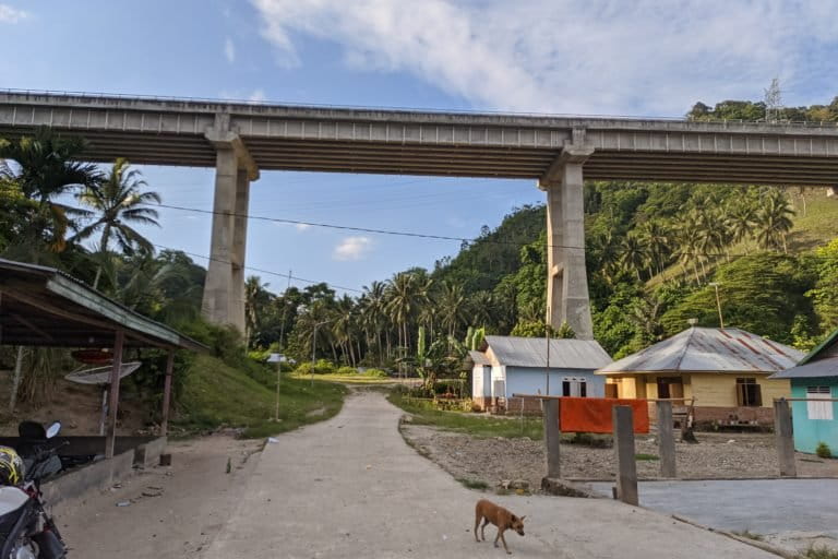 Jalan lingkar Gorontalo msih menyisakan persoalan antara lain pembebasan lahan.Foto: arjan Lahay/ Mongabay Indonesia