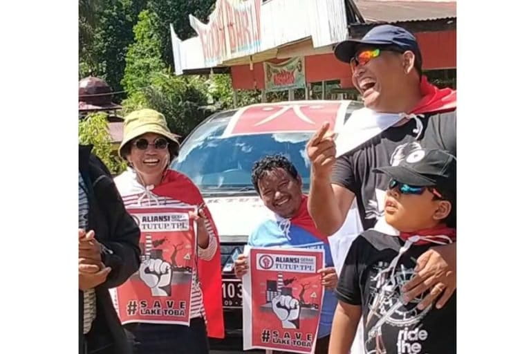 Tim 11 kala perjalanan menuju Jakarta. Foto: dari Facebook Abdon Nababan