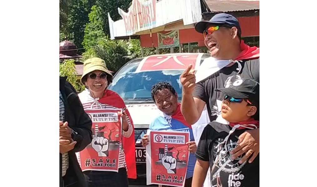 Tim 11 kala perjalanan menuju Jakarta. Foto: dari Facebook Abdon Nababan