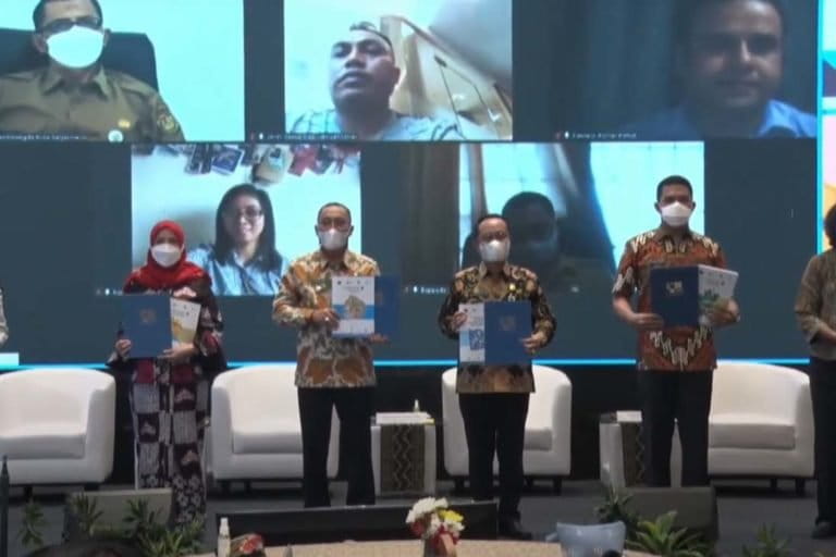 Lima walikota, yang menandatangani komitmen iklim. Foto: dari tangkapan layar oleh Nuswantoro/ Mongabay Indonesia