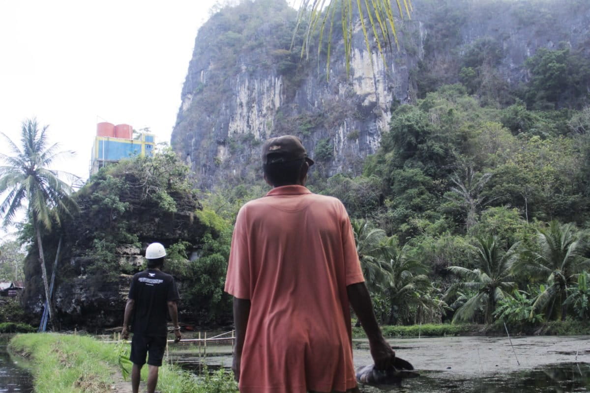 Tempat penyimpanan air bersih warga dari hasil dana kolaborasi, swadaya masyarakat dan anggaran desa. Foto: Eko Rusdianto/ Mongabay Indonesia