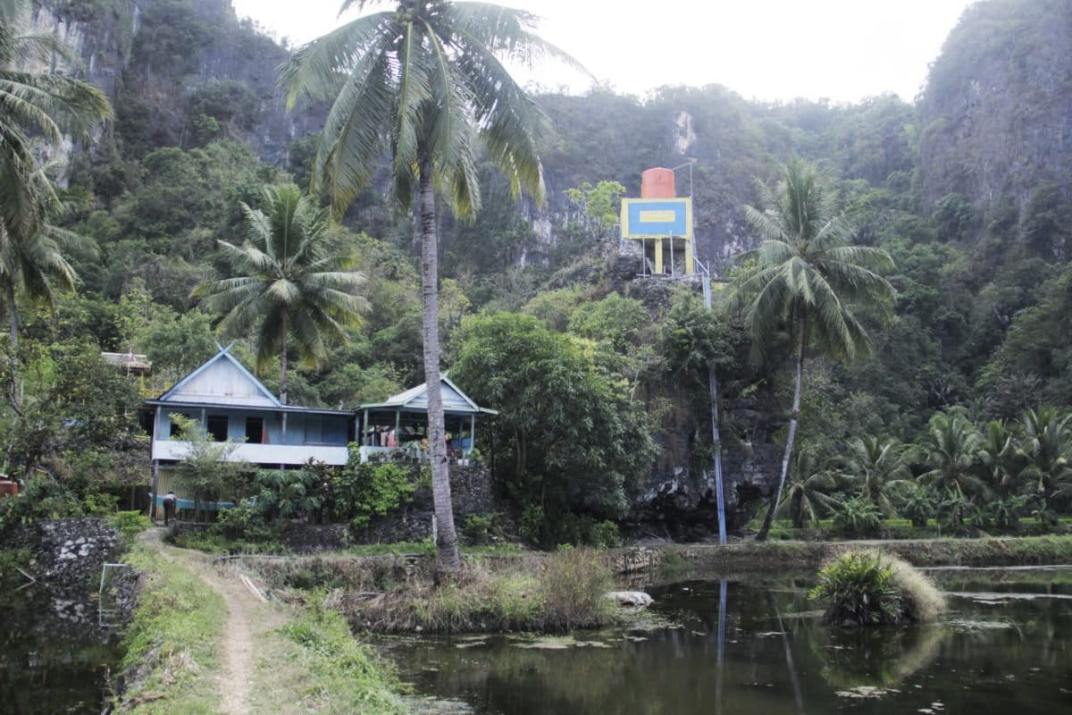 Tempat penyimpanan air. Foto: Eko Rusdianto/ Mongabay Indonesia