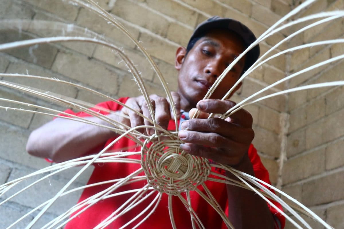 Kerajinan dari rotan. Foto: Jaka HB/ Mongabay Indonesia