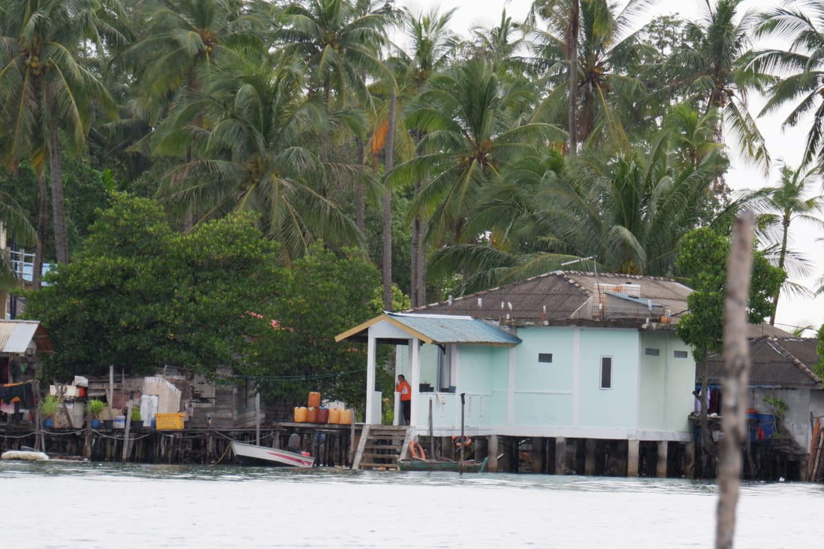 Pemukiman warga Pulau Mecan. Foto: Yogi Eka Sahputra/ Mongabay Indonesia
