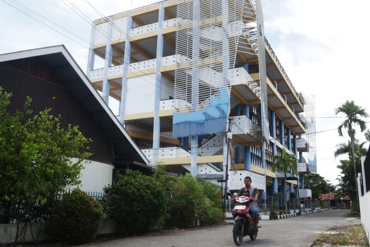 Foto utama: Shelter Ulak Karang dengan kondisi tak terurus. Foto: Jaka HB/ Mongabay Indonesia