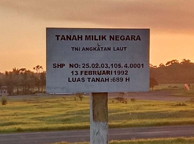 Plang yang baru dipasang TNI-AL. Fioto: dokumen Masyarakat Adat Marafenfen