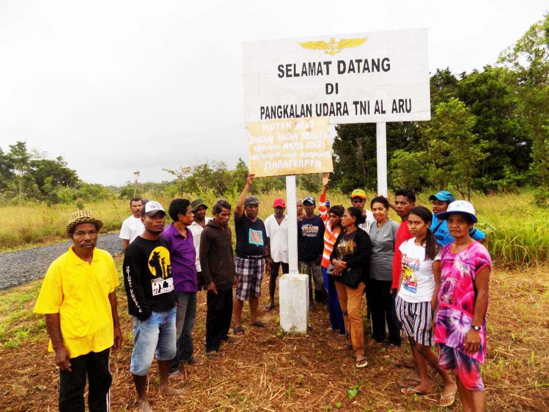 Masyarakat Adat Marafenfen di Pangkalan Udara TNI AL. Foto: Dokumentasi Masyarakat Adat Marafenfen