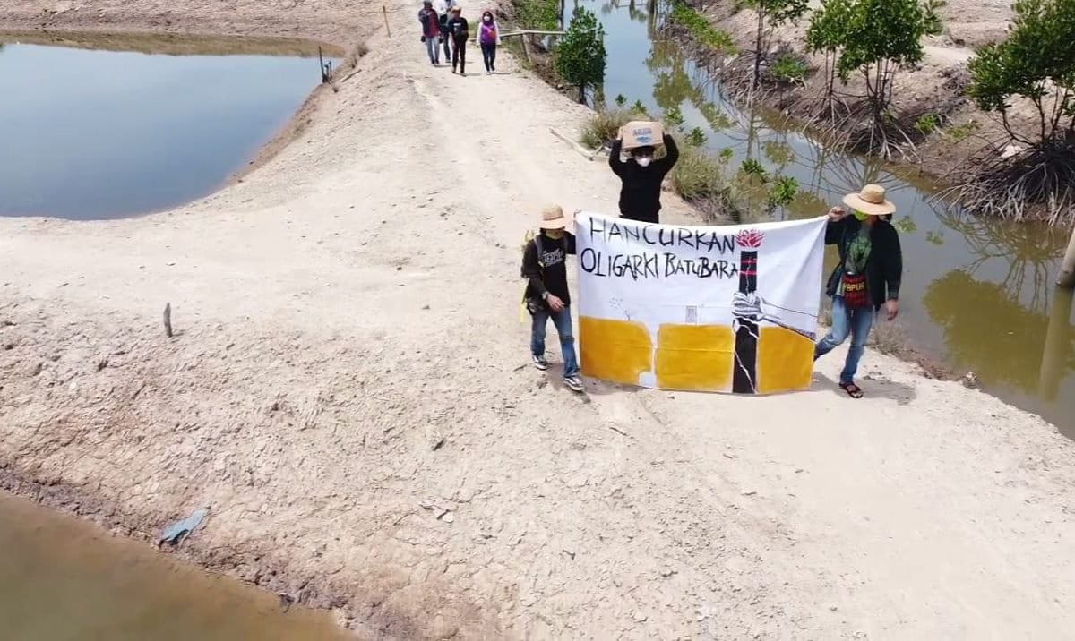 Aksi protes PLTU Pangkalan Susu. Foto: Ayat S Karokaro/ Mongabay Indonesia
