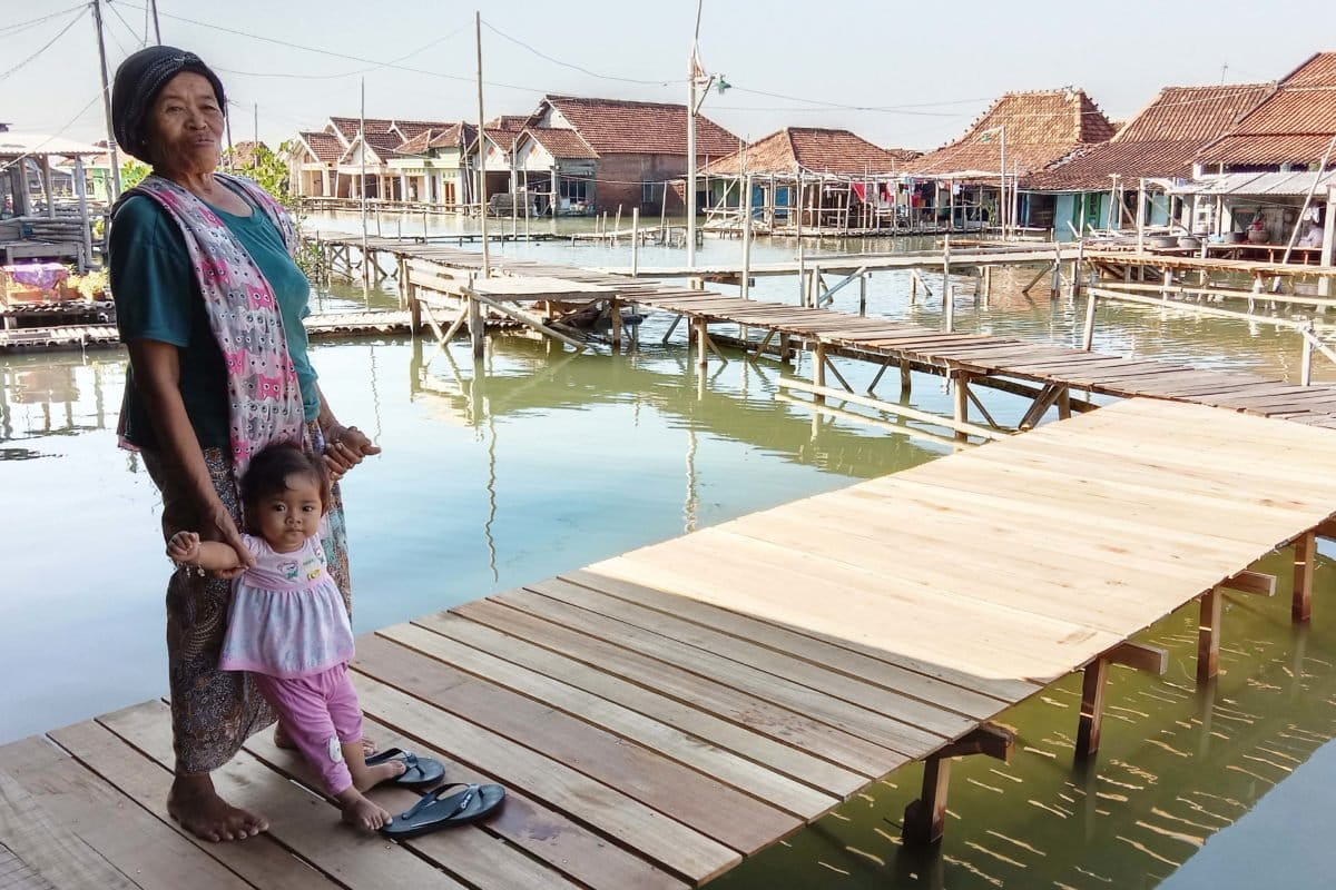 Rumah-rumah pesisir d Demak, yang terdampak abrasi dan coba beradaptasi. Foto: A. Asnawi/ Mongabay Indonesia