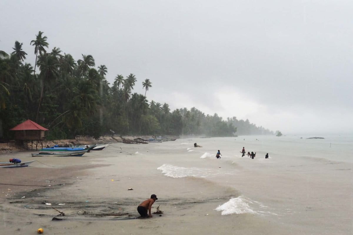 Anomali cuaca terus terjadi sepanjang 2021 di Wakatobi hingga nelayan kesulitan melaut. Begitu juga pembudidaya rumput laut alami kesulitan. Foto: Riza Salman/ Mongabay Indonesia