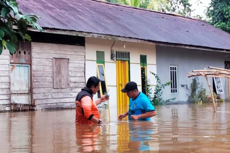 Bnjir yang terjadi di Ketapang, Kalimantan Barat, Febrari 2022. Bencana ekologis, seperti banjir, longsor dan lain-lain datang bertubi di Indonesia menandakan krisis lingkungan makin parah. Foto: BNPB