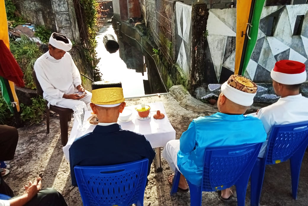 Sigofi Ake. ritual ini sebagai sebuah ikhtiar, dan permintaan pada sang pencipta dan para leluhur yang melindungi sumber air sebagai simbol kehidupan.