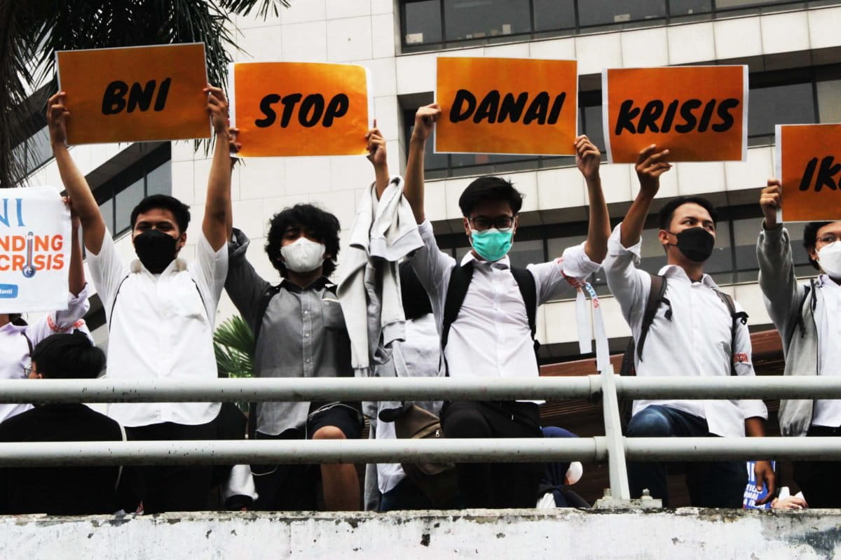 Desakan perbankan seperti BNI untuk danai sektor batubara. Batubara dibakar jadi energi yang akan makin memperburuk krisis iklim. Foto: Falahi Mubarok/Mongabay Indonesia