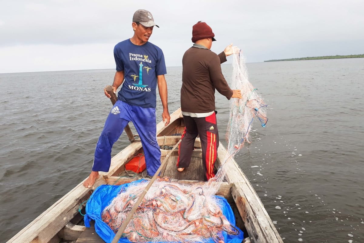 Nelayan mulai bersemangat lagi ke laut setelah KKP menyetop aktivitas perusahaan yang menambang pasir di laut Rupat. Foto: Suryadi/ Mongabay Indonesia