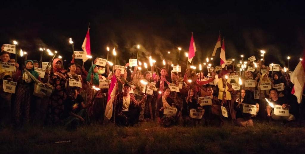 Para perempuan Kendeng dan sedulur saat ritual Kupatan Kendeng. Foto: Chris Belseran/ Mongabay Indonesia