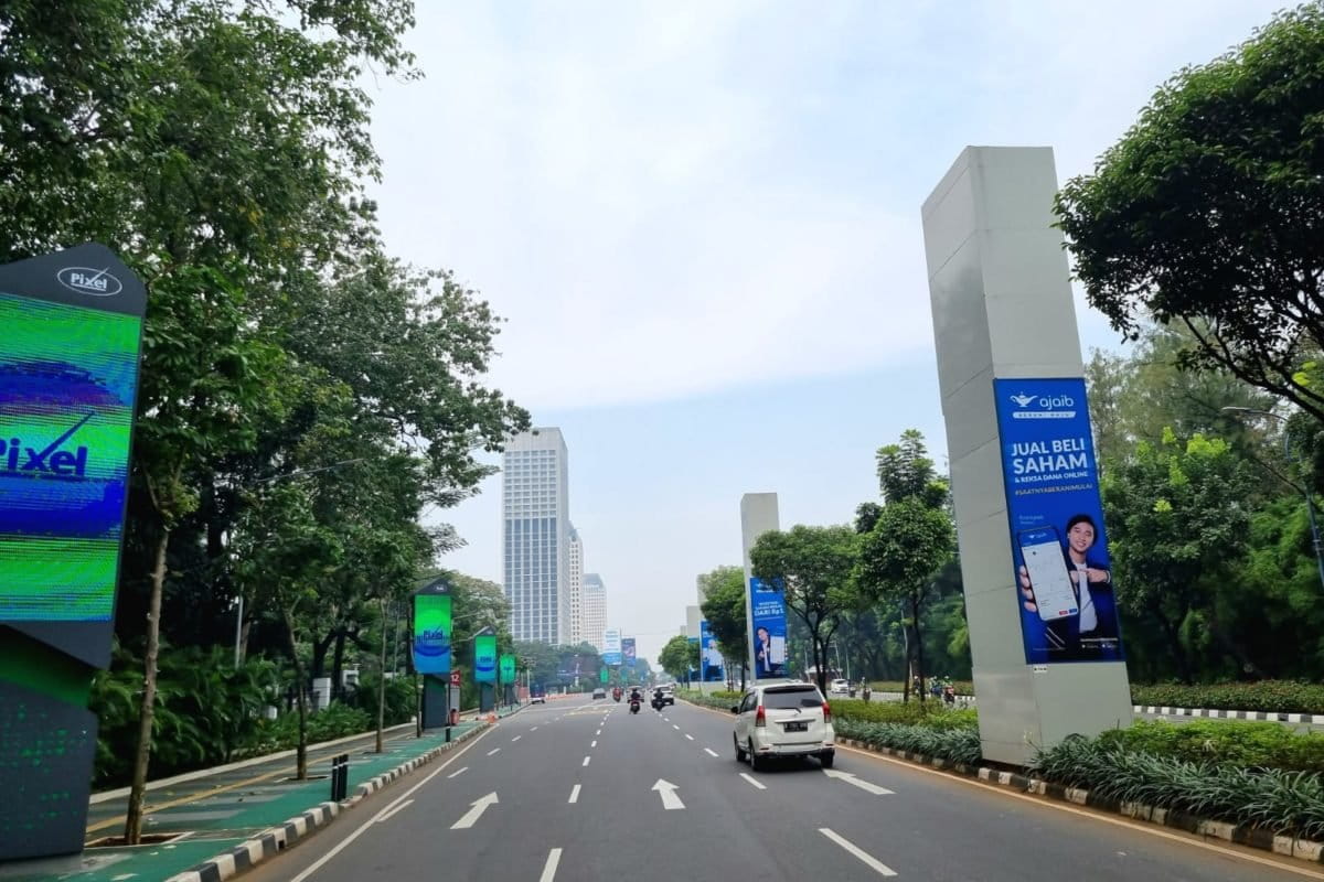 Kabut polusi udara menghalangi langit biru nan cerah terlihat. Foto: Sapariah Saturi/ Mongabay Indonesia