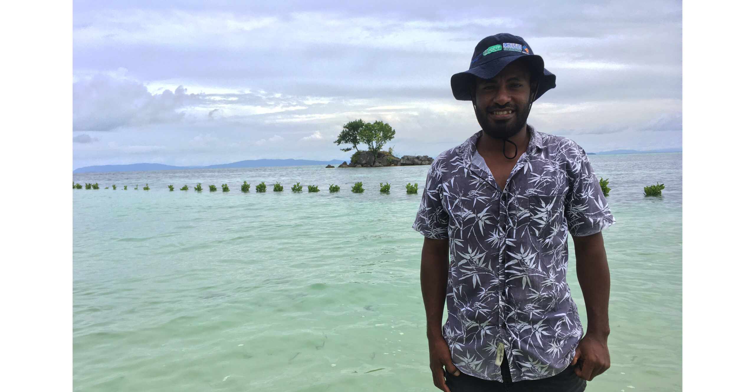 Konstantinus Saleo, di Pesisir Barat Pulau Batanta. Foto: Richaldo Y Hariandja/ Mongabay Indonesia
