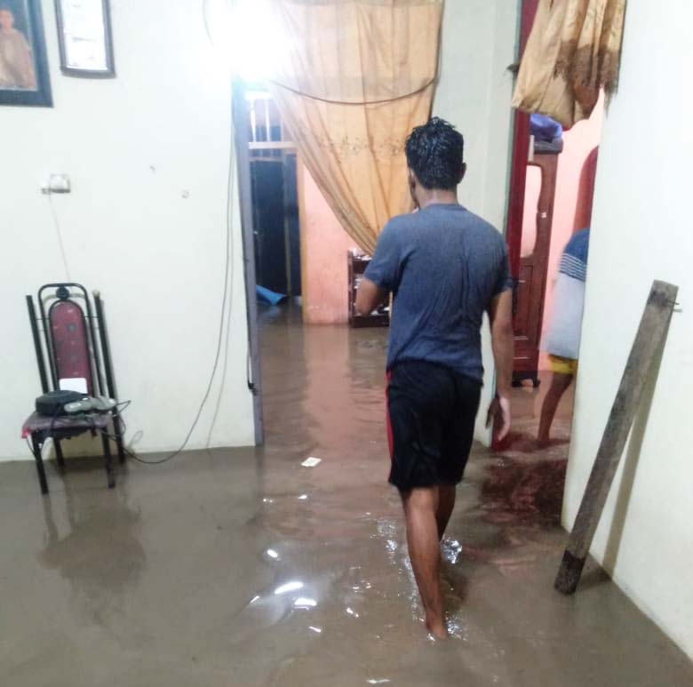 Rumah warga terendam di Kepulaian Sula. Foto: dari BNPB