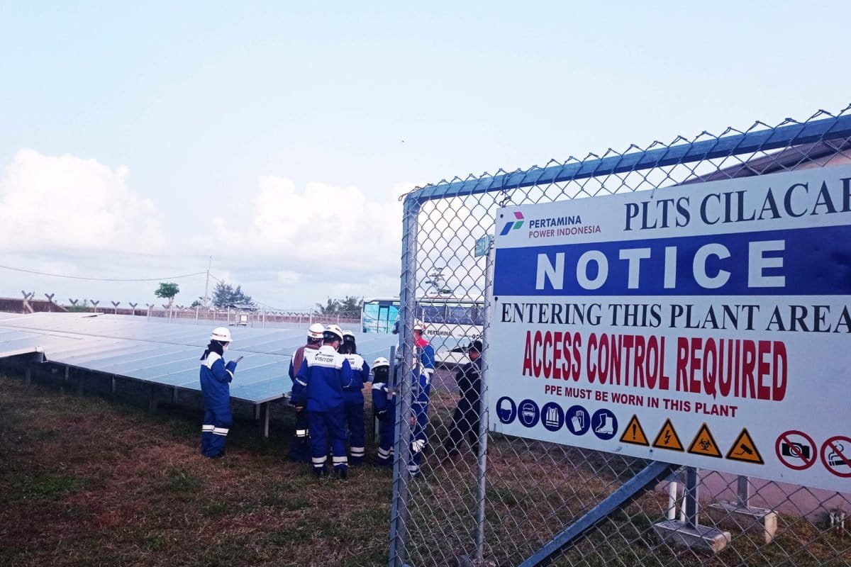 Pertamina Cilacap yang pakai energi surya. Foto: Della Syani/ Mongabay Indonesia