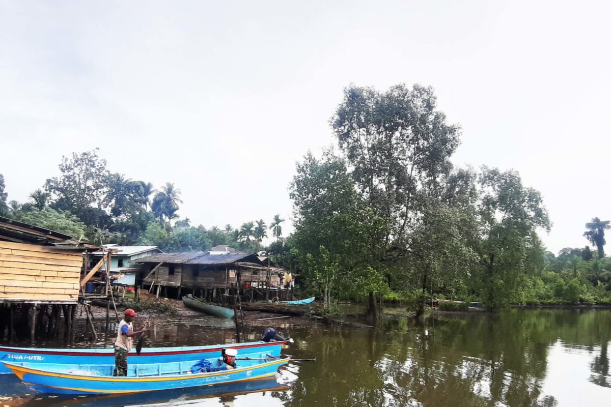 Masyarakat Moi di Sorong, yang hidup bergantung alam sekitar. Foto: Lusia Arumingtyas/ Mongabay Indonesia