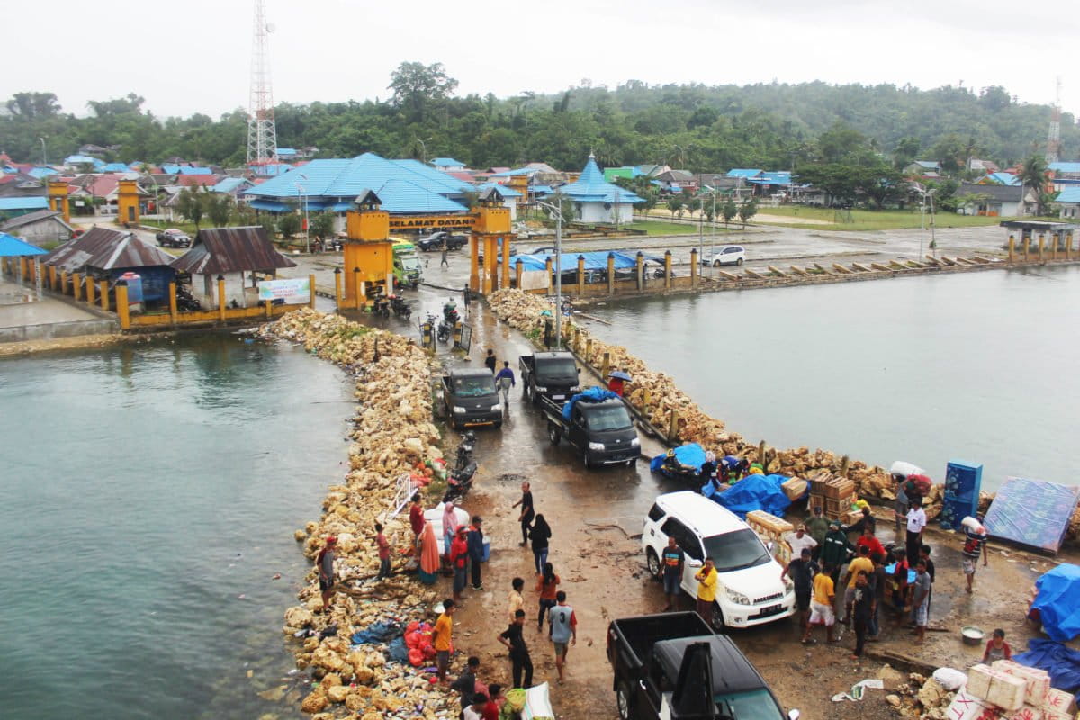 Aktivitas di Pulau Wawonii yang terancam tambang nikel. Foto: LBH Makassar