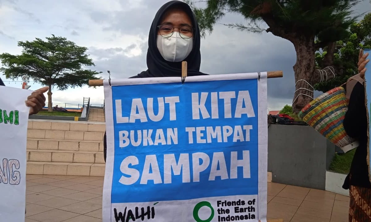 Sampah, salah satu masalah serius di perairan Maluku Utara. Foto: Mahmuc Ichi/ Mongabay Indonesia