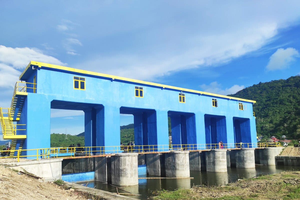 Infrastrutur yang dibangun dalam revitalisasi Danau Limboto. Foto: Sarjan Lahay/ Mongabay Indonesia