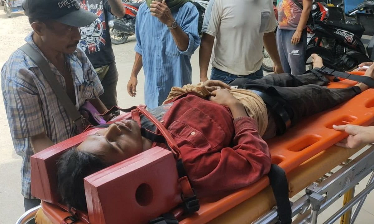 Warga keracunan gas dar pembangkit panas bumi di Sroik Marapi. Foto: Ayat S Karokaro/ Mongabay Indonesia