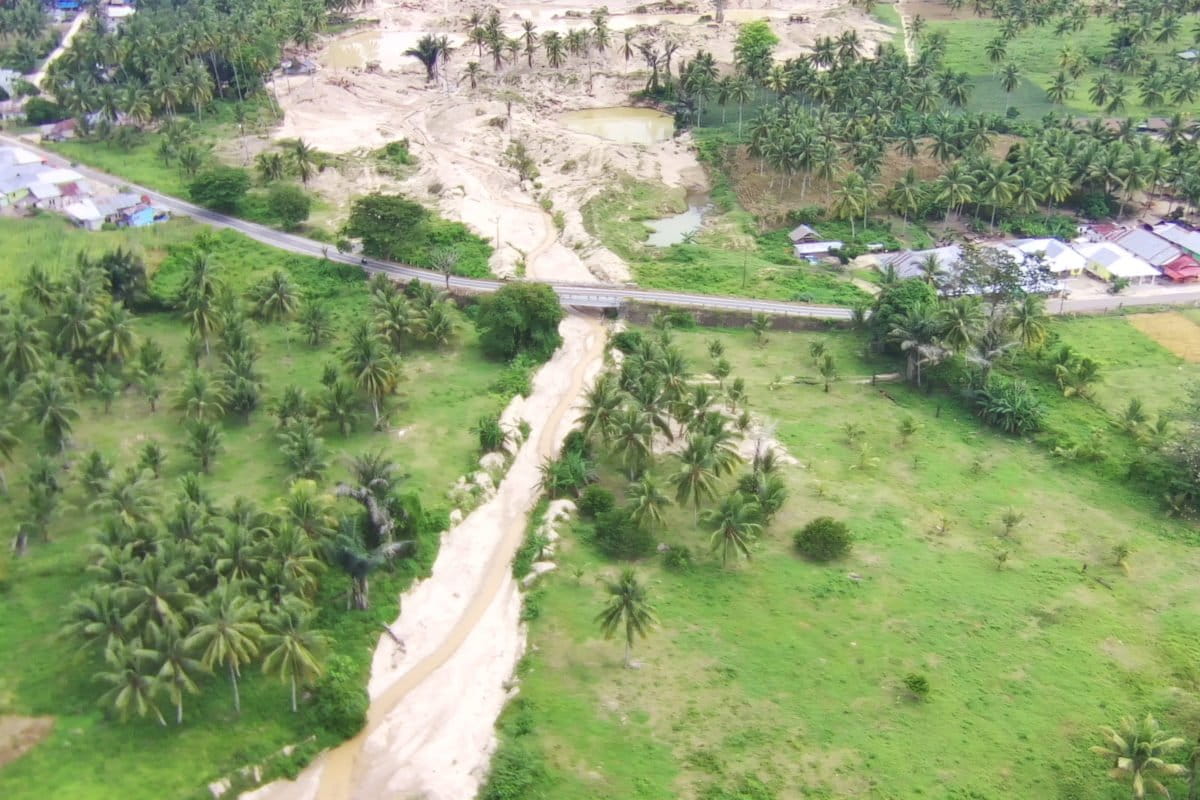 Sungai pun tercemar tambang emas ilegal di Pahuwato. Foto: Sarjan Lahay/ Mongabay Indonesia