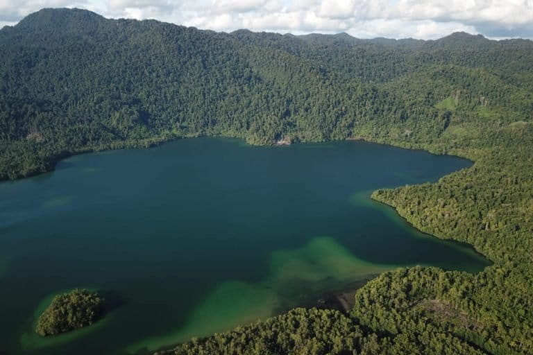 Telaga Legaelol berair jernih, sebelum terganggu cemaran dari nikel mentah. Foto: SEKA